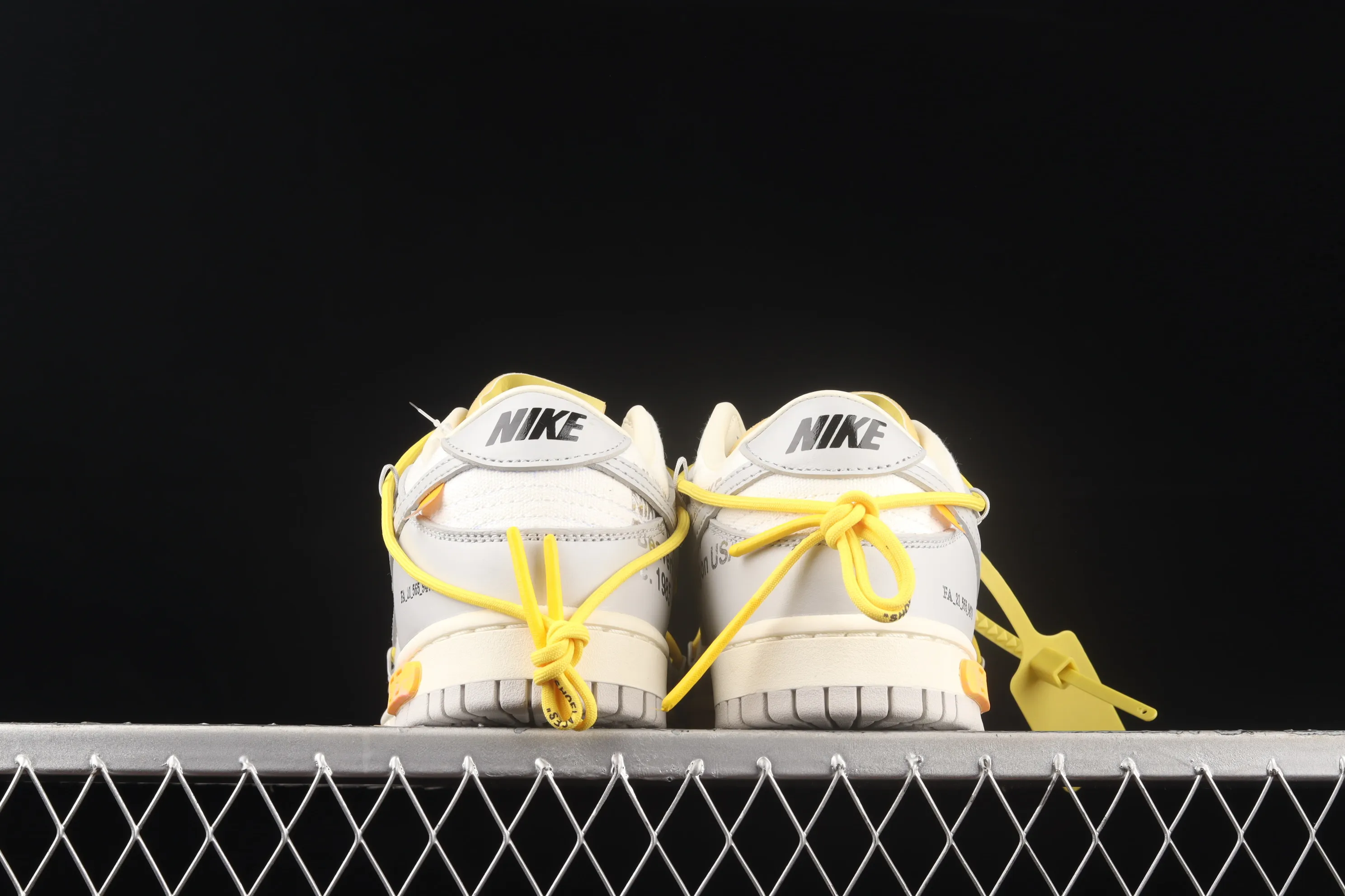 All Categories Nk SB Dunk Series Nk SB Dunk Low Low-top Sneakers Pure Original Version OF x Nk Dunk Low OW Gray Casual Sports Skateboard Shoes DM1602-103